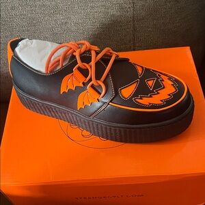 Strange cvlt jack o’ lantern Black and Orange keepers Shoe size 8